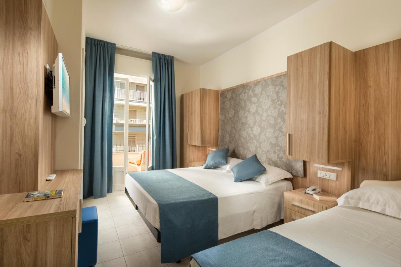 Hotel Cannes - In Pieno Centro Riccione Eksteriør billede