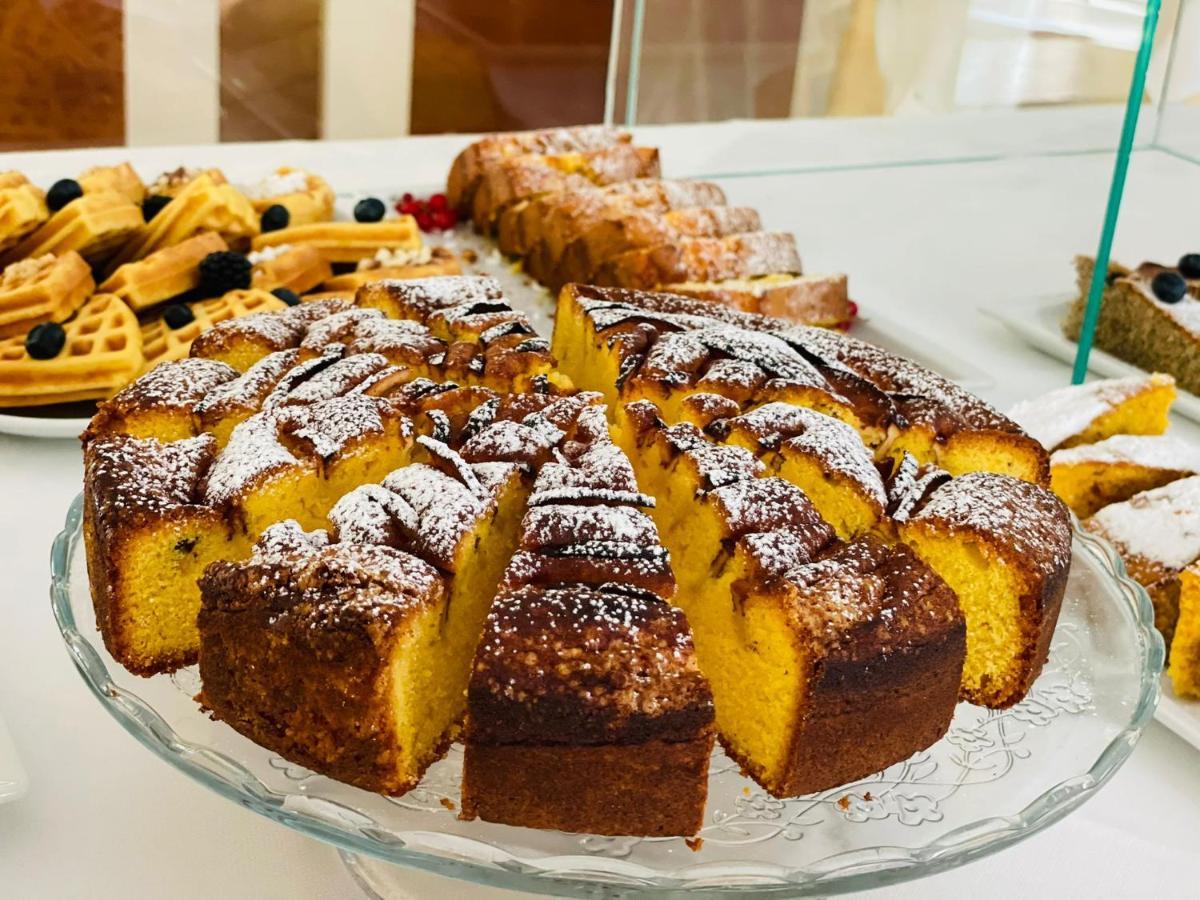 Hotel Cannes - In Pieno Centro Riccione Eksteriør billede