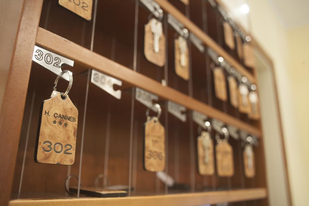 Hotel Cannes - In Pieno Centro Riccione Eksteriør billede