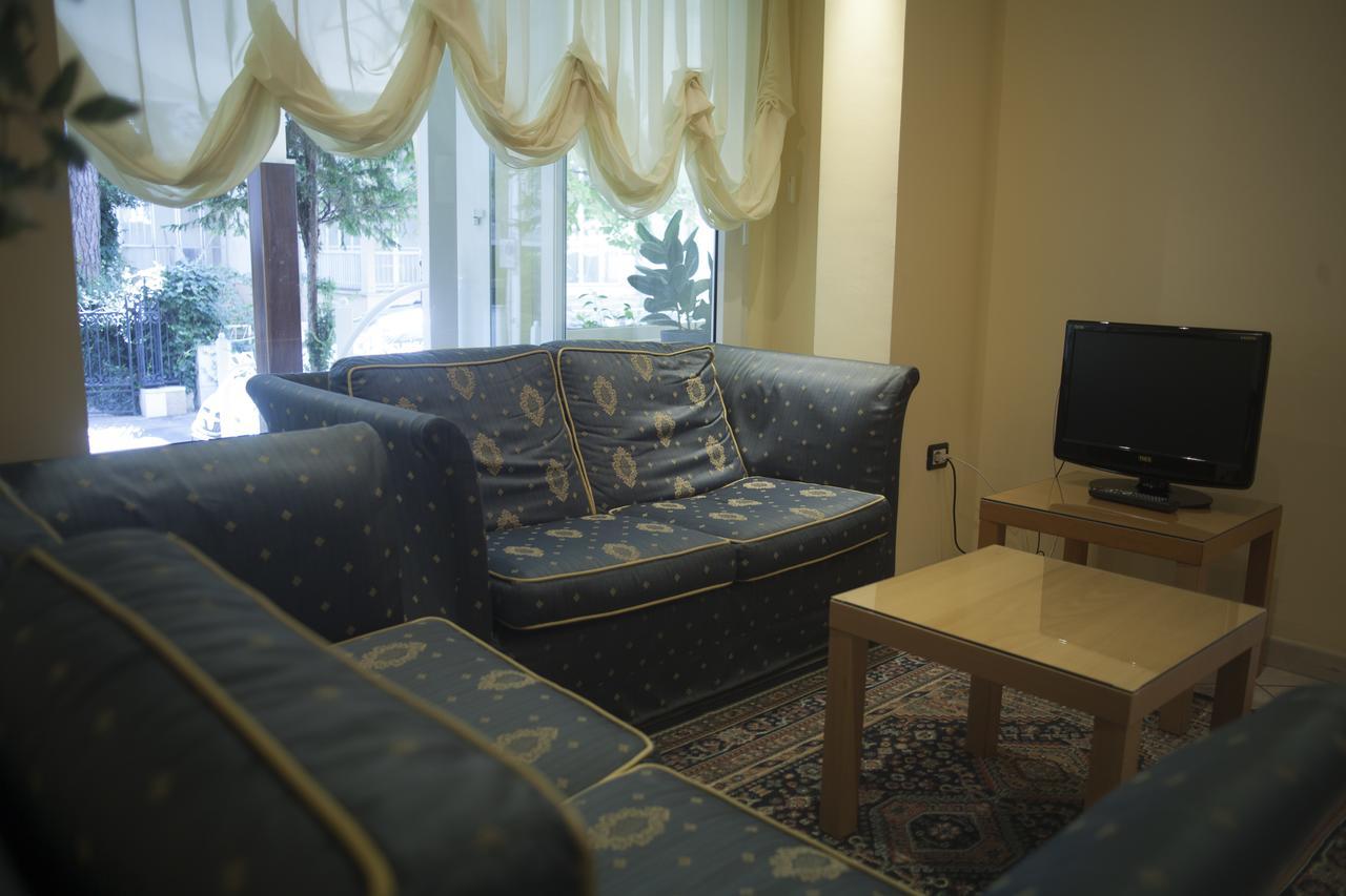 Hotel Cannes - In Pieno Centro Riccione Eksteriør billede