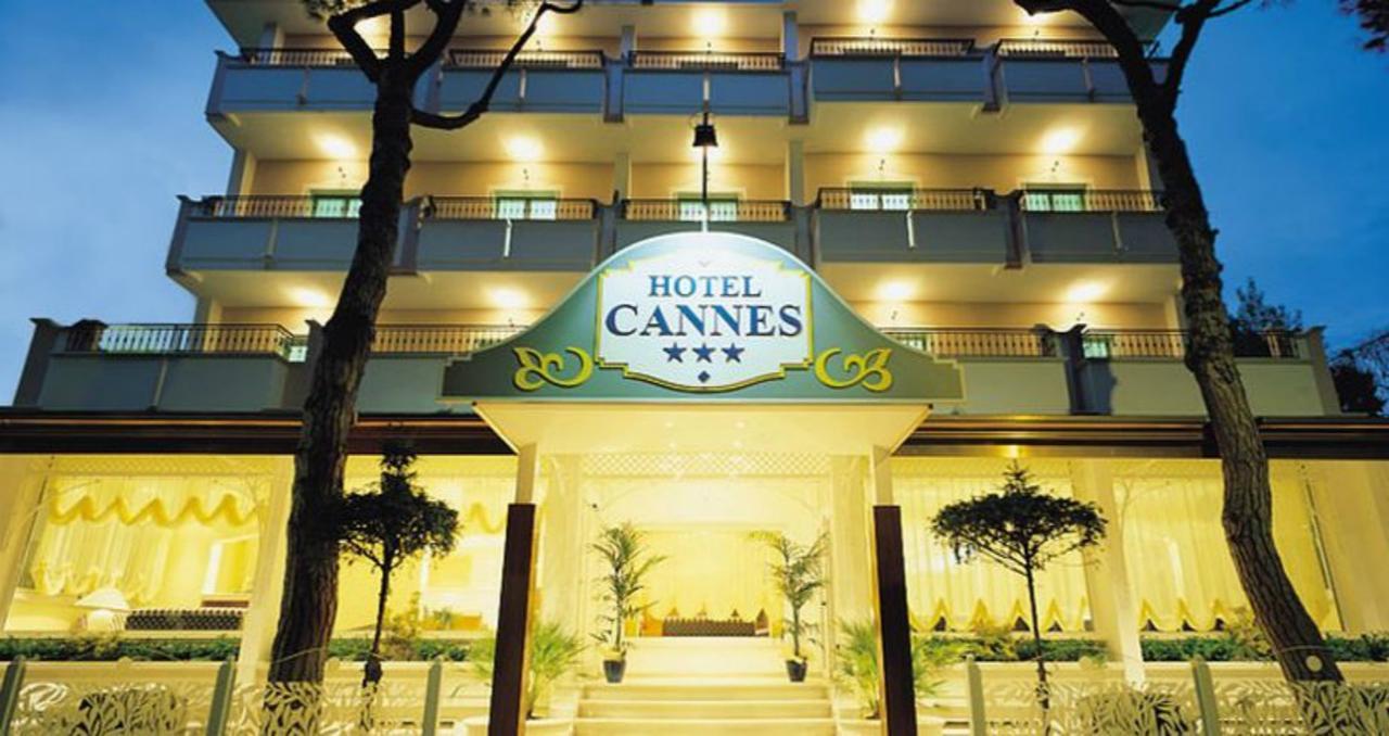Hotel Cannes - In Pieno Centro Riccione Eksteriør billede