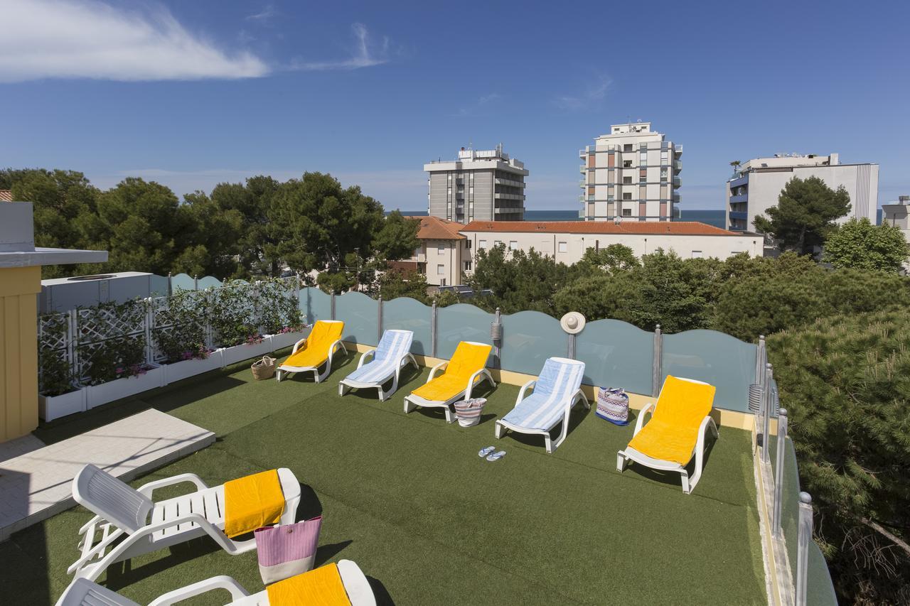 Hotel Cannes - In Pieno Centro Riccione Eksteriør billede